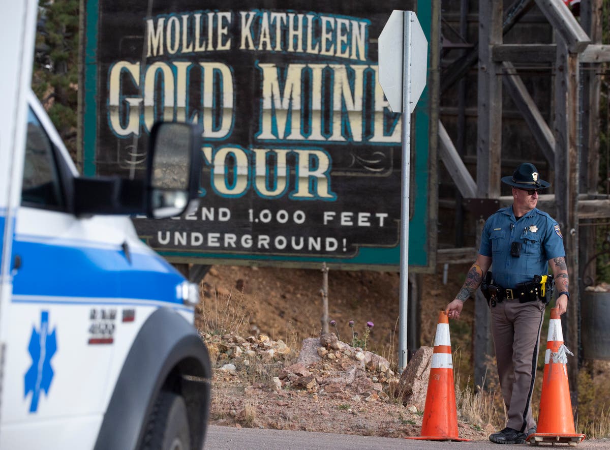 Kesalahan operator disalahkan atas insiden lift yang menyebabkan kematian seorang pemandu di bekas tambang emas Colorado Kesalahan operator disalahkan atas insiden lift yang menyebabkan kematian seorang pemandu di bekas tambang emas Colorado