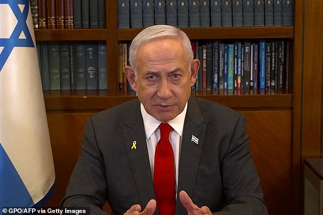 Dunia menahan nafas menjelang gencatan senjata di Gaza dan pembebasan sandera ketika Netanyahu yang optimis menegaskan Israel ‘berhak untuk melanjutkan perang dengan kekuatan’ jika diperlukan. Dunia menahan nafas menjelang gencatan senjata di Gaza dan pembebasan sandera ketika Netanyahu yang optimis menegaskan Israel ‘berhak untuk melanjutkan perang dengan kekuatan’ jika diperlukan.