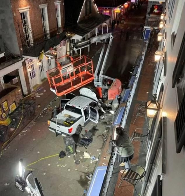 FBI mengatakan serangan teror di New Orleans ‘pasti tidak ada hubungannya’ dengan bom truk siber di Las Vegas FBI mengatakan serangan teror di New Orleans ‘pasti tidak ada hubungannya’ dengan bom truk siber di Las Vegas
