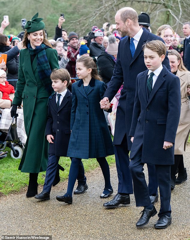 George, Charlotte dan Louis akan bersekolah di Marlborough College dengan biaya £59,000 per tahun, yang sebelumnya dihadiri oleh ibu mereka, Kate Middleton. George, Charlotte dan Louis akan bersekolah di Marlborough College dengan biaya £59,000 per tahun, yang sebelumnya dihadiri oleh ibu mereka, Kate Middleton.