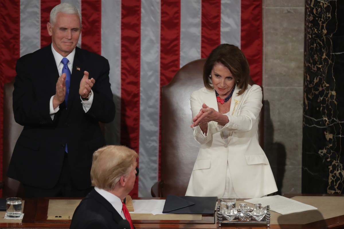 Pelosi tidak menghadiri pelantikan Trump hanya beberapa hari setelah Michelle Obama mundur Pelosi tidak menghadiri pelantikan Trump hanya beberapa hari setelah Michelle Obama mundur