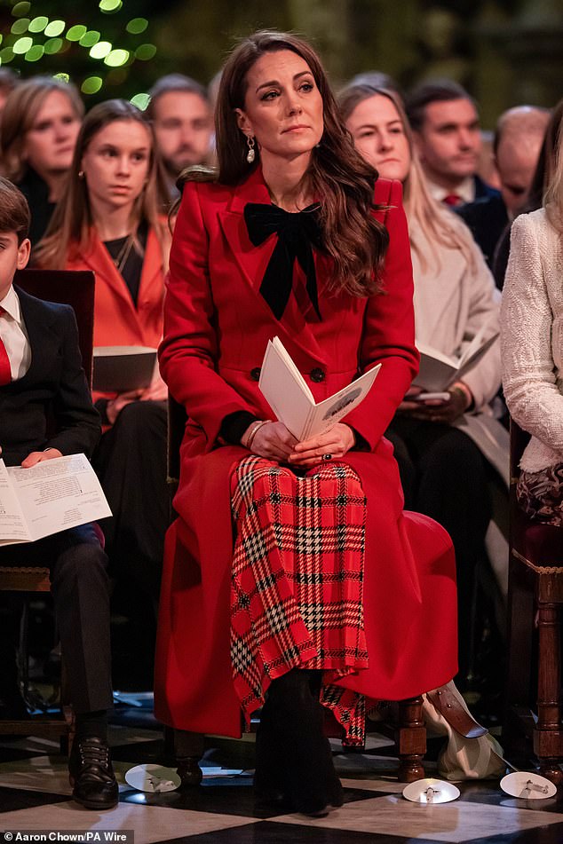 Hampir separuh orang percaya ada terlalu banyak tekanan pada Kate Middleton untuk kembali bekerja setelah berjuang melawan kanker – sementara sepertiganya menginginkan Pangeran Andrew dilarang menghadiri Natal kerajaan. Hampir separuh orang percaya ada terlalu banyak tekanan pada Kate Middleton untuk kembali bekerja setelah berjuang melawan kanker – sementara sepertiganya menginginkan Pangeran Andrew dilarang menghadiri Natal kerajaan.