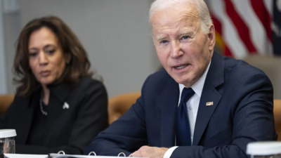 Kamala Harris menyatakan 'penyesalan mendalam' atas klaim Biden bahwa ia bisa memenangkan pemilu 2024.