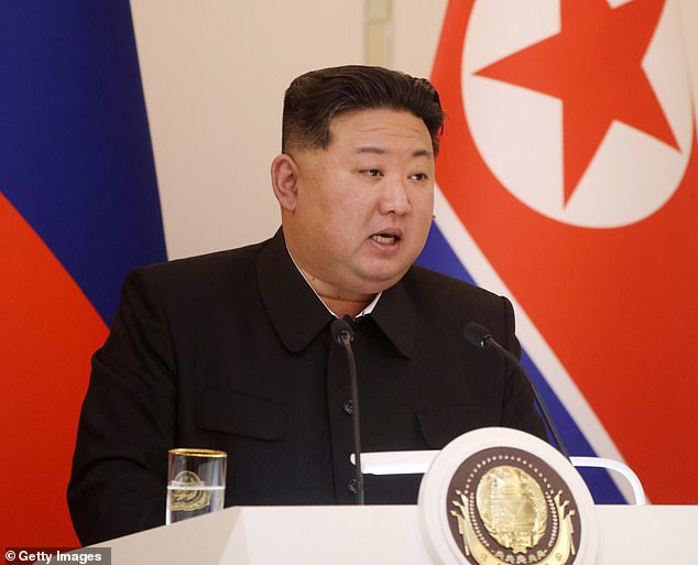 Kim Jong Un ‘melarang warga Korea Utara makan hotdog dan memenjarakan pasangan yang bercerai’ Kim Jong Un ‘melarang warga Korea Utara makan hotdog dan memenjarakan pasangan yang bercerai’