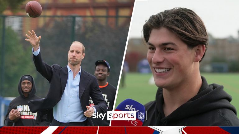 Pangeran William dari Inggris melempar bola saat menghadiri acara NFL Flag milik NFL Foundation, sebuah format sepak bola Amerika yang inklusif dan bergerak cepat, di London, Selasa, 15 Oktober 2024. (Foto AP/Kin Cheung, Kolam Renang)