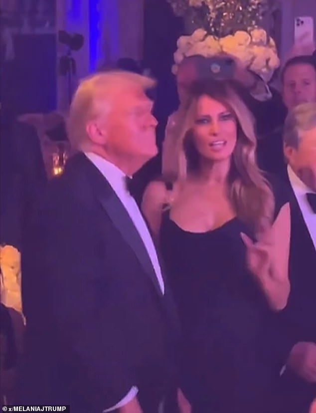 Melania memecah keheningan atas ledakan Tesla Cybertruck di luar hotel Trump di Las Vegas Melania memecah keheningan atas ledakan Tesla Cybertruck di luar hotel Trump di Las Vegas