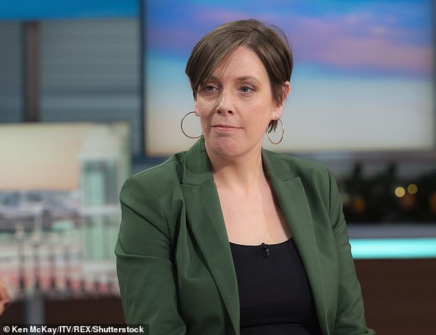 Menteri Dalam Negeri Jess Phillips membela Elon Musk ‘pantas dipenjara’ karena pertikaian geng – ketika perang antara orang terkaya di dunia dan Partai Buruh meledak ke tingkat yang lebih tinggi. Menteri Dalam Negeri Jess Phillips membela Elon Musk ‘pantas dipenjara’ karena pertikaian geng – ketika perang antara orang terkaya di dunia dan Partai Buruh meledak ke tingkat yang lebih tinggi.