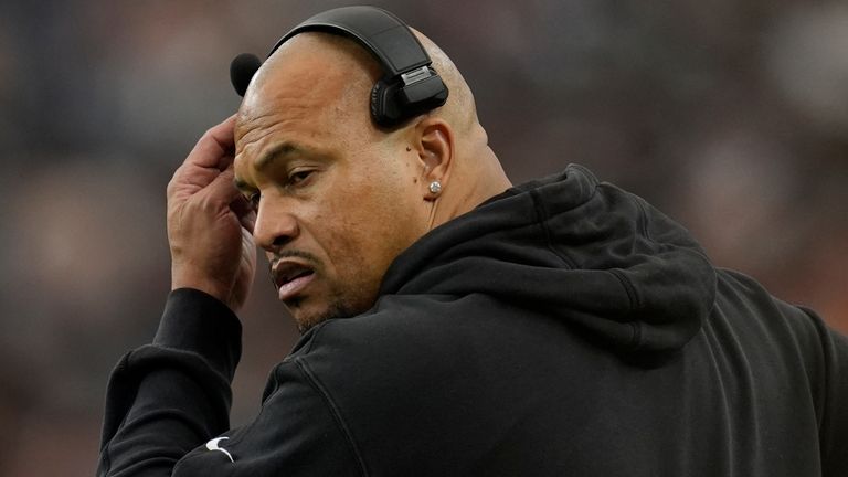 Pelatih kepala Las Vegas Raiders Antonio Pierce (Associated Press)