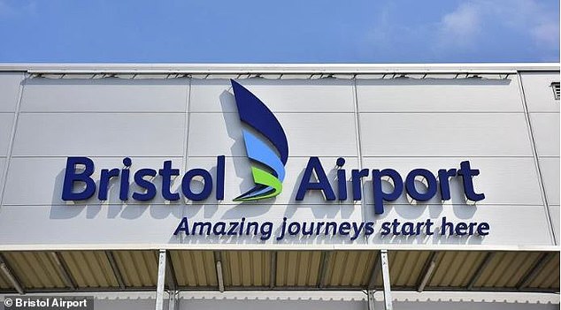 Penerbangan terhenti di Bristol saat kekacauan Big Freeze dimulai: Badai salju memicu pemadaman listrik dan kekacauan perjalanan – saat suhu turun hingga -8 Penerbangan terhenti di Bristol saat kekacauan Big Freeze dimulai: Badai salju memicu pemadaman listrik dan kekacauan perjalanan – saat suhu turun hingga -8