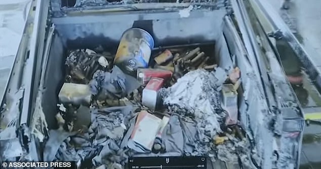 Polisi merilis gambar dramatis bahan peledak yang dimasukkan ke dalam truk siber yang meledak di luar hotel Trump di Vegas – orang dalam mengungkapkan kaitan mengerikan dengan serangan teror di New Orleans Polisi merilis gambar dramatis bahan peledak yang dimasukkan ke dalam truk siber yang meledak di luar hotel Trump di Vegas – orang dalam mengungkapkan kaitan mengerikan dengan serangan teror di New Orleans