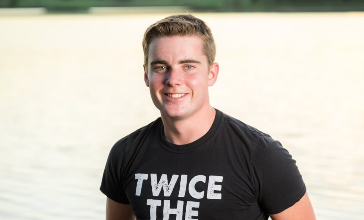Pasien kanker Jack Hoffman, yang menjadi viral saat mendarat di Nebraska tahun 2013, meninggal pada usia 19 tahun Pasien kanker Jack Hoffman, yang menjadi viral saat mendarat di Nebraska tahun 2013, meninggal pada usia 19 tahun