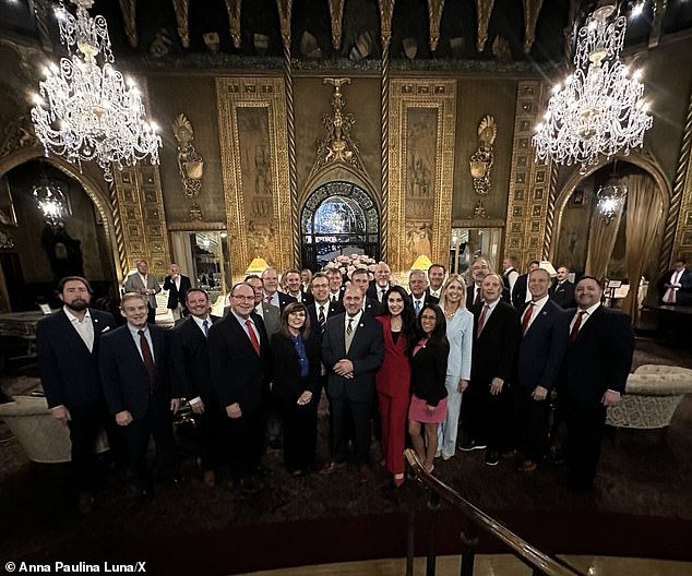 Kaukus Kebebasan DPR yang konservatif bertemu dengan Trump akhir pekan lalu di Mar-a-Lago