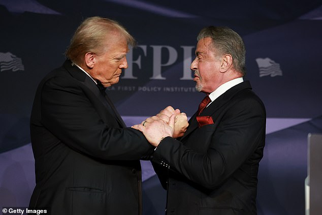 Trump menunjuk Mel Gibson, Sylvester Stallone dan Jon Voight untuk peran baru Trump menunjuk Mel Gibson, Sylvester Stallone dan Jon Voight untuk peran baru