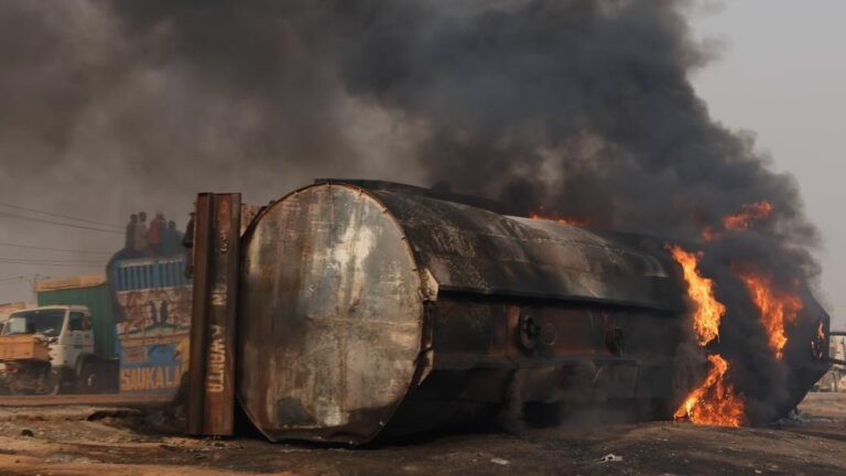 Puluhan orang tewas dalam ledakan tanker bahan bakar di Nigeria