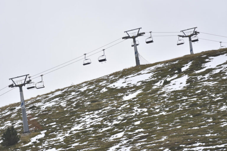 Kecelakaan lift ski di resor Pyrenees di Spanyol telah melukai 30 orang