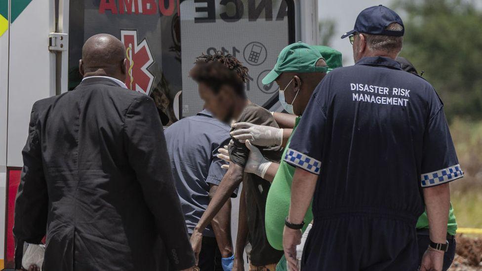 ‘Tugas besar’ untuk mengidentifikasi korban ranjau di Afrika Selatan, kata polisi ‘Tugas besar’ untuk mengidentifikasi korban ranjau di Afrika Selatan, kata polisi