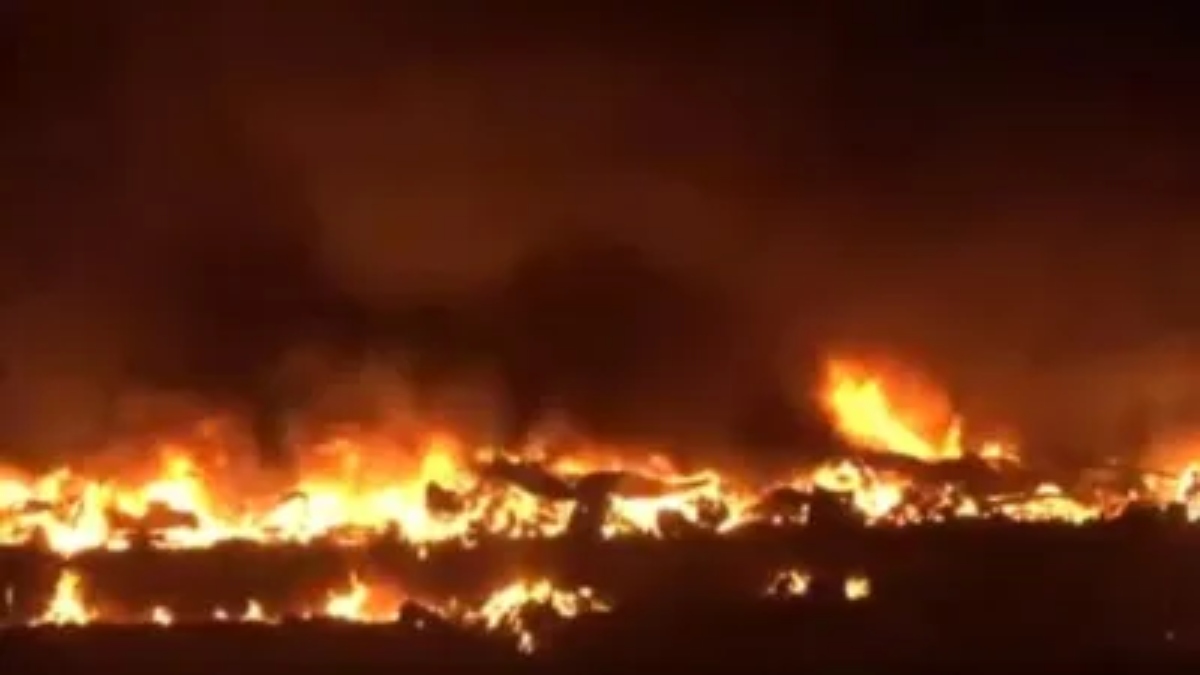 Kebakaran besar terjadi di Moreh, Manipur, melukai dua orang dan membakar lebih dari 15 rumah menjadi abu. Kebakaran besar terjadi di Moreh, Manipur, melukai dua orang dan membakar lebih dari 15 rumah menjadi abu.