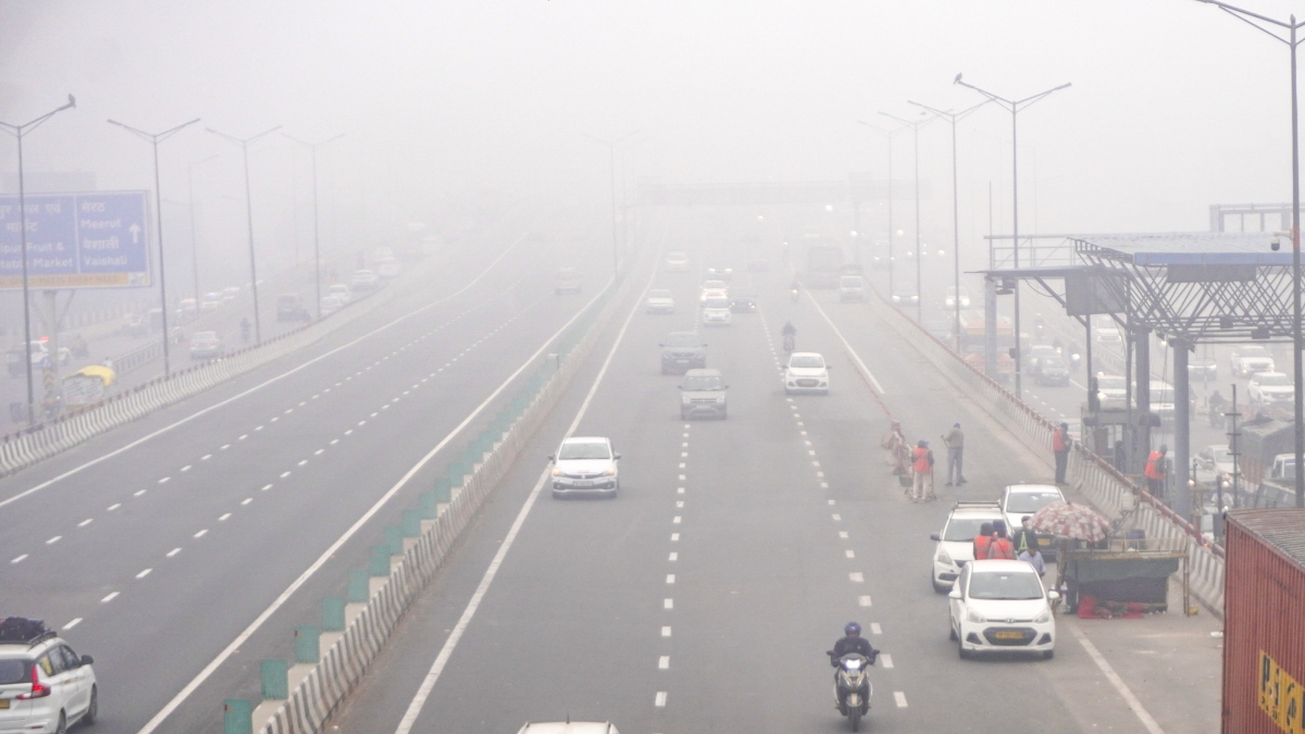 51 kereta tertunda karena kabut di Delhi, beberapa jadwal penerbangan berubah, hujan menambah masalah pada hari Senin