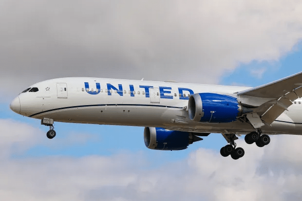 Penumpang kelas bisnis dilarang naik United Airlines setelah mengencingi orang asing dalam penerbangan jarak jauh Penumpang kelas bisnis dilarang naik United Airlines setelah mengencingi orang asing dalam penerbangan jarak jauh