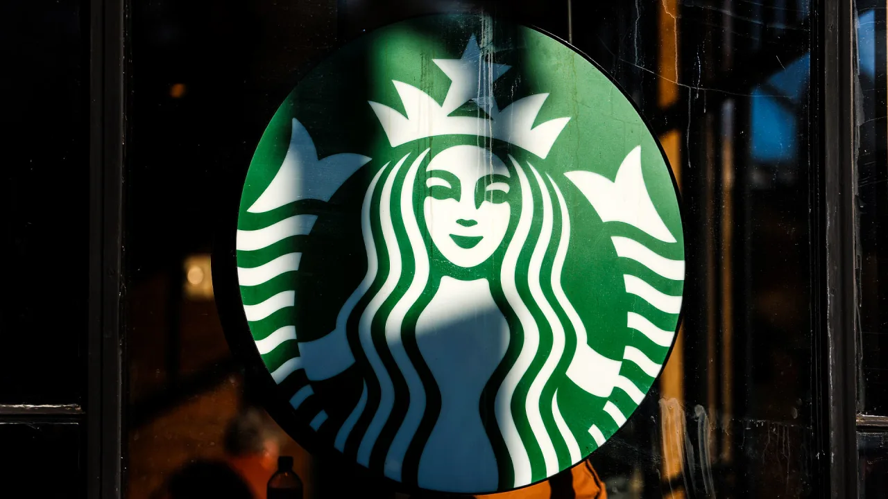 Barista Starbucks ingin menyampaikan kode etik baru dan kembalinya kebijakan ‘pintu terbuka’ yang kontroversial Barista Starbucks ingin menyampaikan kode etik baru dan kembalinya kebijakan ‘pintu terbuka’ yang kontroversial