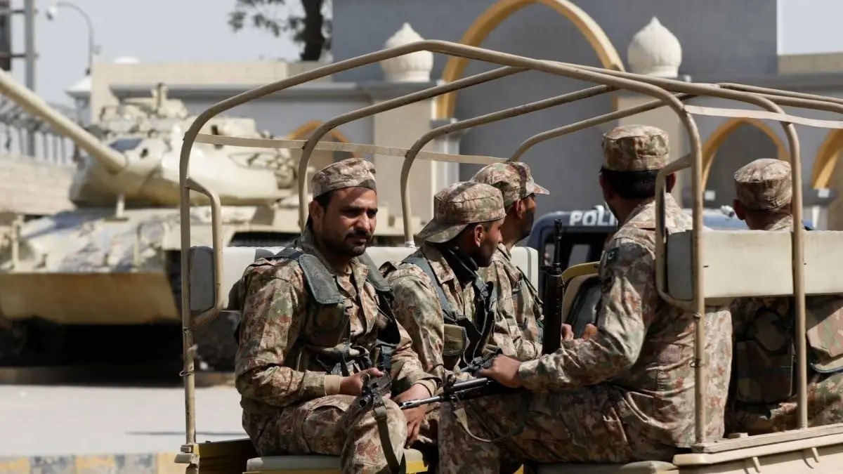Seorang tentara tewas dan 6 teroris tewas dalam serangan rudal di wilayah Kurram Pakistan Seorang tentara tewas dan 6 teroris tewas dalam serangan rudal di wilayah Kurram Pakistan