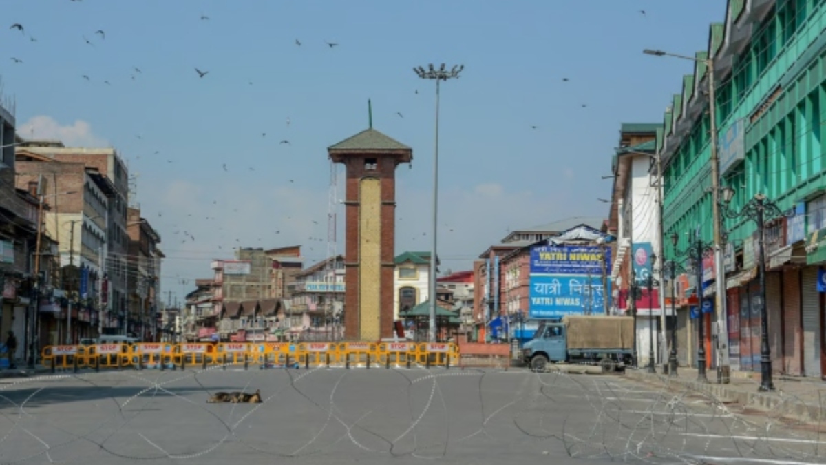 Srinagar dikejutkan dengan meninggalnya 5 orang dari keluarga yang sama, LG dan CM mengungkapkan kesedihannya Srinagar dikejutkan dengan meninggalnya 5 orang dari keluarga yang sama, LG dan CM mengungkapkan kesedihannya