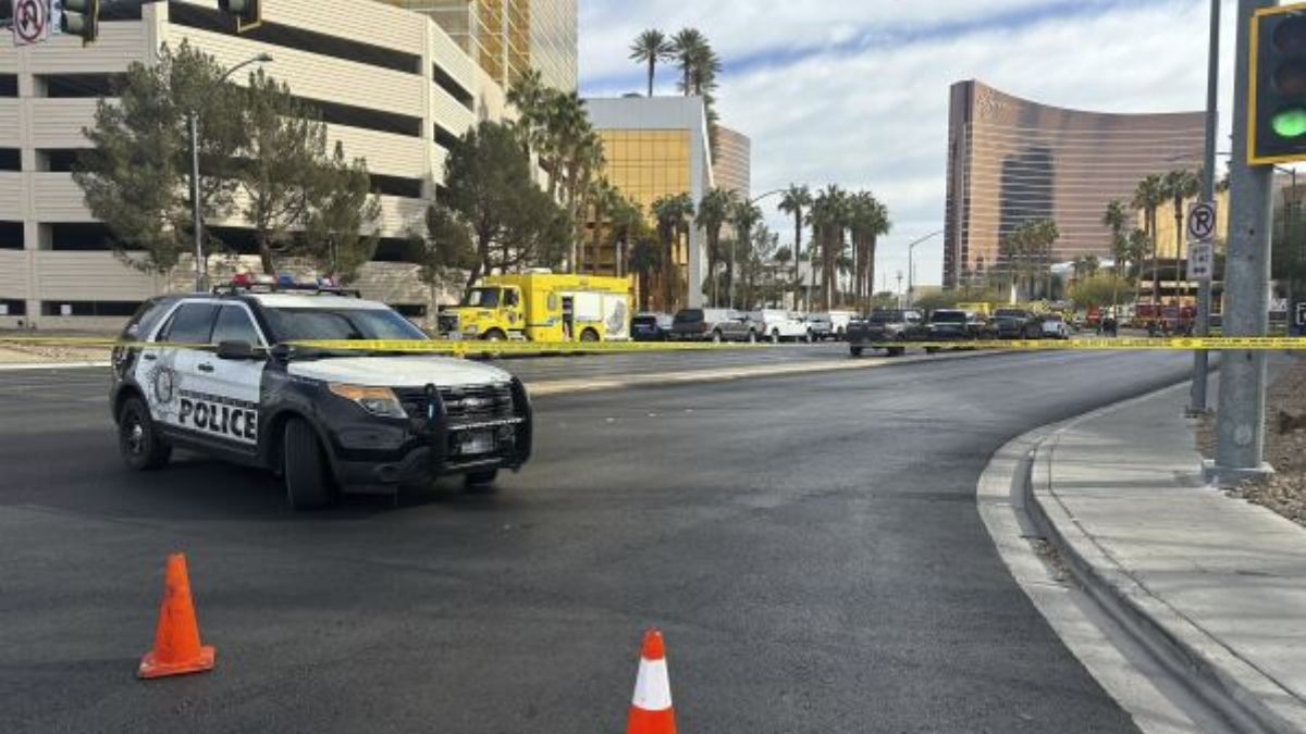 Setelah ledakan di New Orleans di luar hotel Presiden Trump yang baru terpilih, satu orang tewas Setelah ledakan di New Orleans di luar hotel Presiden Trump yang baru terpilih, satu orang tewas