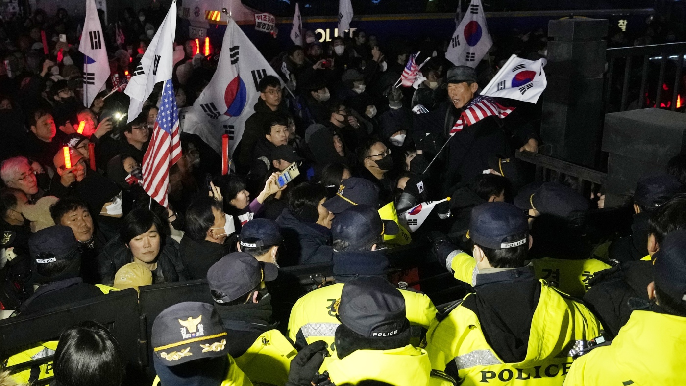 Presiden Korea Selatan Yoon Ditangkap Berdasarkan Keputusan Darurat Militer: NPR Presiden Korea Selatan Yoon Ditangkap Berdasarkan Keputusan Darurat Militer: NPR