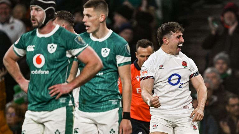 Dublin, Irlandia - 1 Februari 2025; Kadan Murley dari Inggris merayakan setelah mencetak upaya pertamanya di timnya selama juara rugby Guinness enam negara antara Irlandia dan Inggris di Stadion Aviva di Dublin. (Foto: Sam Burns/Sports melalui Getty Pictures)