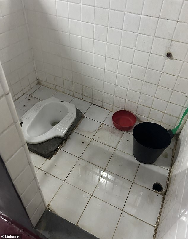 Foto yang diambil oleh Ms Stollard, Thailand, menuduh tentang toilet di penjara yang dia bilang telah menghabiskan empat malam