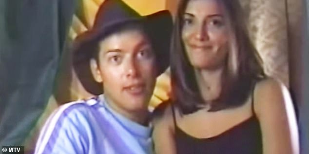 Sean Dafi bertemu istrinya saat ini selama 26 tahun dan sekarang pembawa acara Fox News bertemu Rachel Compos (gambar), tetapi serial reality aturan jalan: semua bintang sedang syuting pada tahun 1998