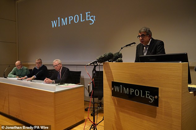 Tim hukum Lucy Letbi di Royal Society of Medicine di London Desember lalu, di mana mereka mengumumkan perkembangan terbaru dalam kasus ini dan bukti baru