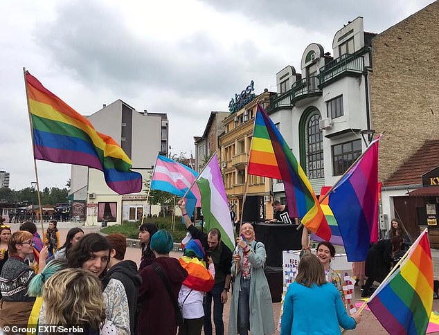 Kelompok pro -lgbtus di Serbia dikenal sebagai 'Grupa Izadzi', yang diterjemahkan menjadi 'kelompok keluar' dalam bahasa Inggris, menerima 1,5 juta per tahun dari USAID untuk memajukan peluang kerja ke komunitas gay di Serbia