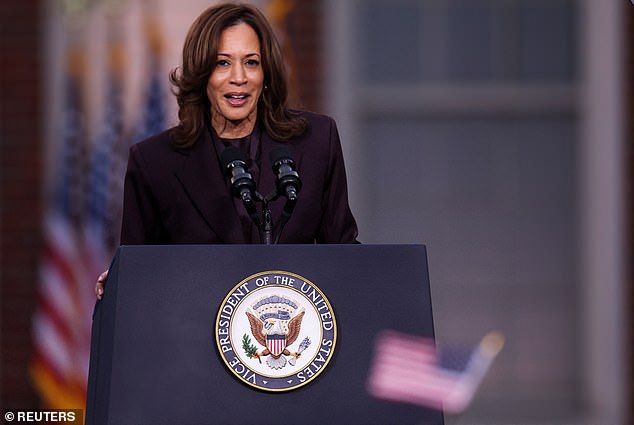 Jika Vance menjadi favorit yang jelas untuk pencalonan Republik, Wakil Presiden Kamala Harris mendukung pangkalan Demokrat meskipun kehilangan Trump pada bulan November