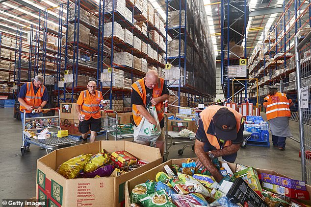 Permintaan Bank Makanan meningkat, karena kebanyakan warga Australia beralih ke badan amal makanan untuk bertahan hidup