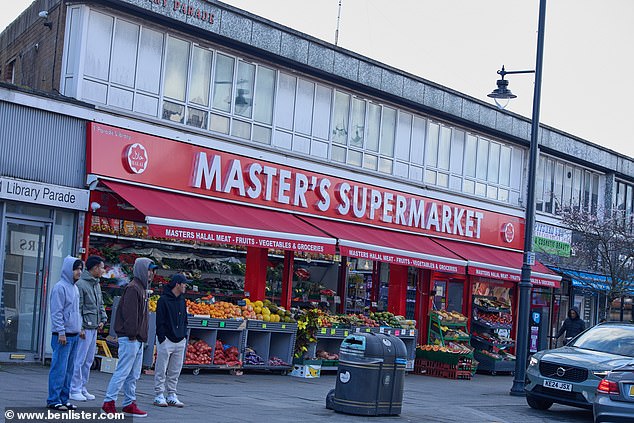 Masters Super Market di Harlesden, London Barat Laut. Agen real menggunakan kata 'Harlesden Selatan' atau lebih -Ha - beberapa penduduk ragu tentang kata tersebut