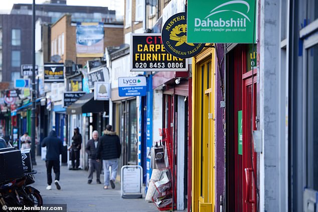 Berbagai macam toko di Horlesden High Street, termasuk furnitur dan toko telepon