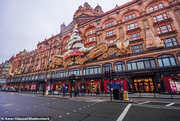 Harrods, yang telah berada di manajemen baru sejak 2010, mengatakan kepada BBC bahwa tuduhan baru Mohammed al Fadd 'pelecehan' dan 'mengajukan tuduhan serius terhadap saudaranya Ali'