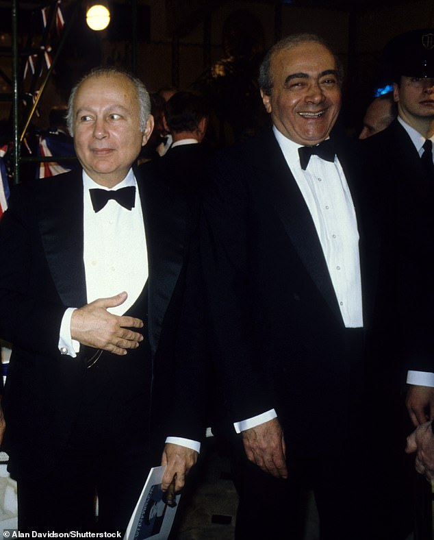 Mohammed Al Fayed (kiri) dan Ali Faheed (kanan) keduanya pada 1990 -an pelecehan seksual secara seksual