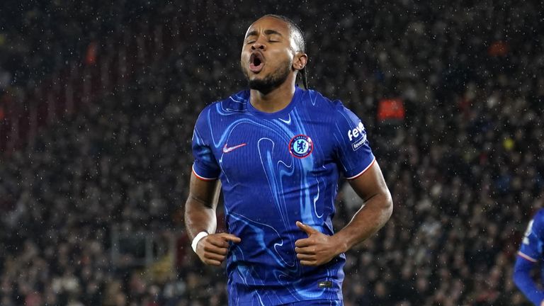 Christopher Nkunku merayakan gol kedua Chelsea dalam permainan 