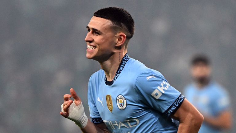 Phil Foden merayakan pembukaannya melawan olahraga