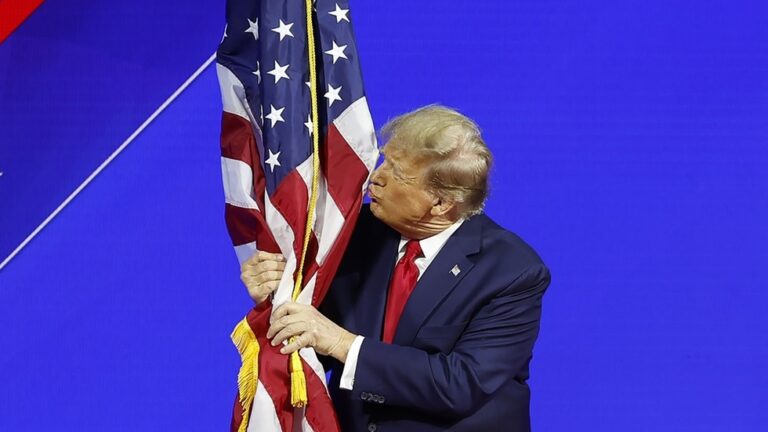 Trump hanya mencalonkan bahasa Inggris sebagai bahasa AS – berita dunia RT