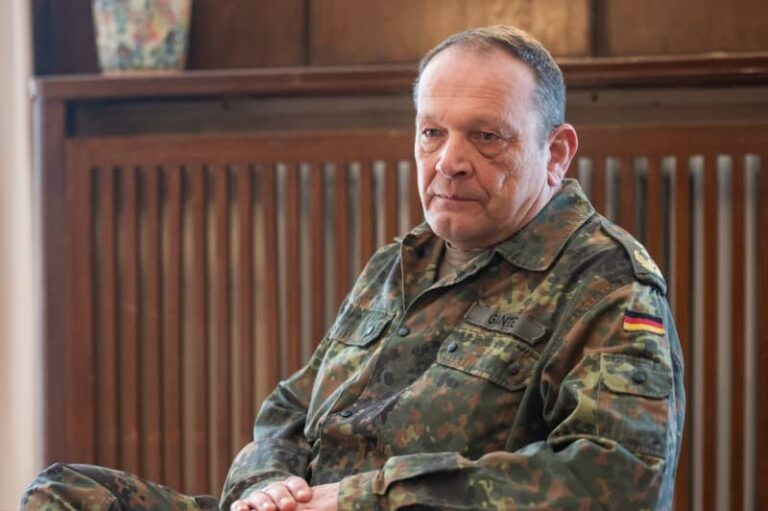 Jerman membutuhkan dinas militer untuk mencegah Rusia, jenderal teratas ditekankan