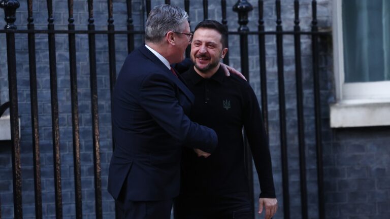 Pemimpin Eropa Mendukung Ukraina Setelah Pertemuan Badai Zelensky dengan Trump: NPR