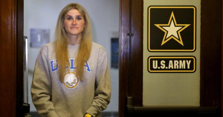 Larangan kejam Trump untuk pasukan transgender menghadapi perkelahian